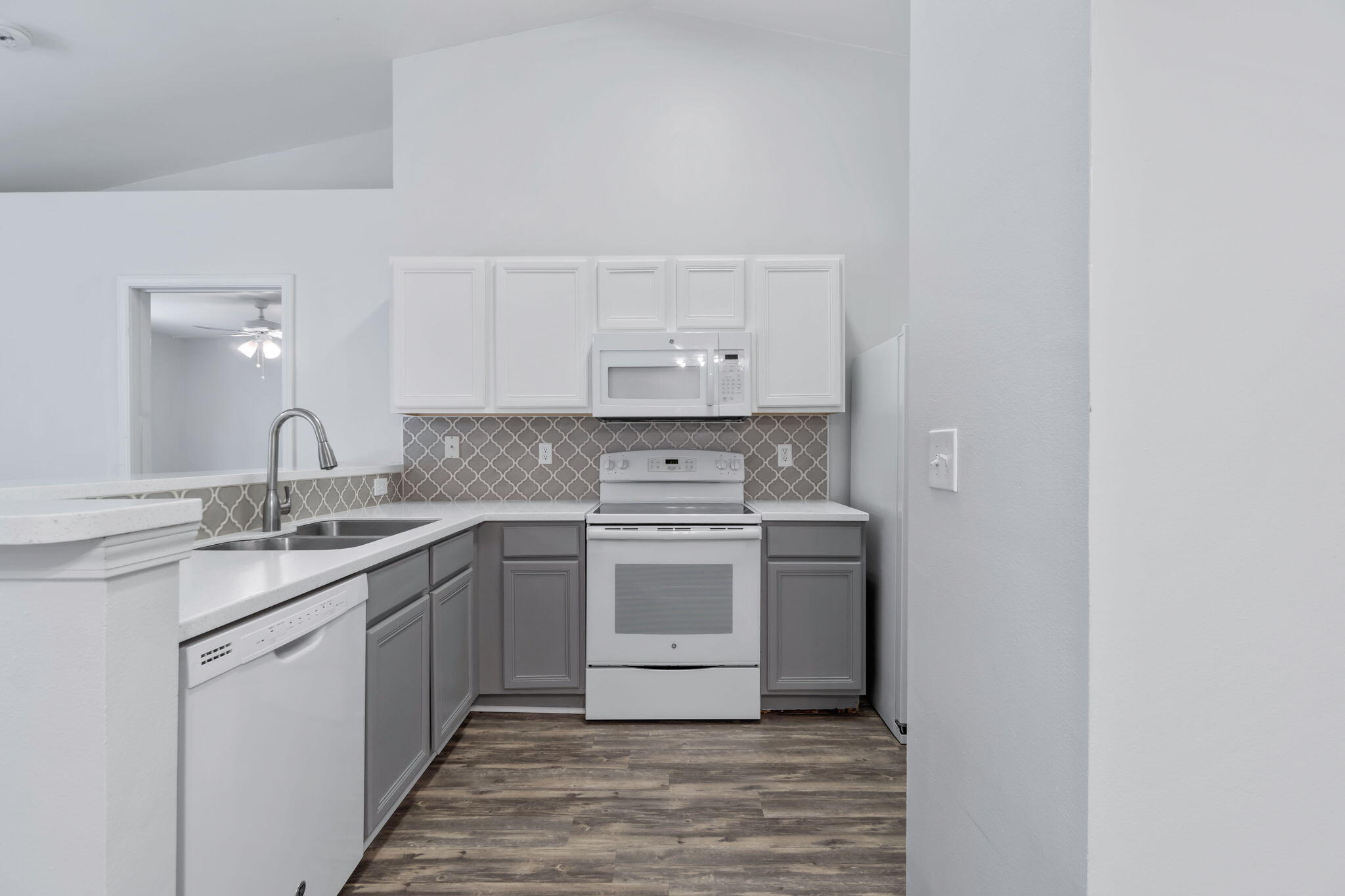 RIDGE CREST PH II - Residential