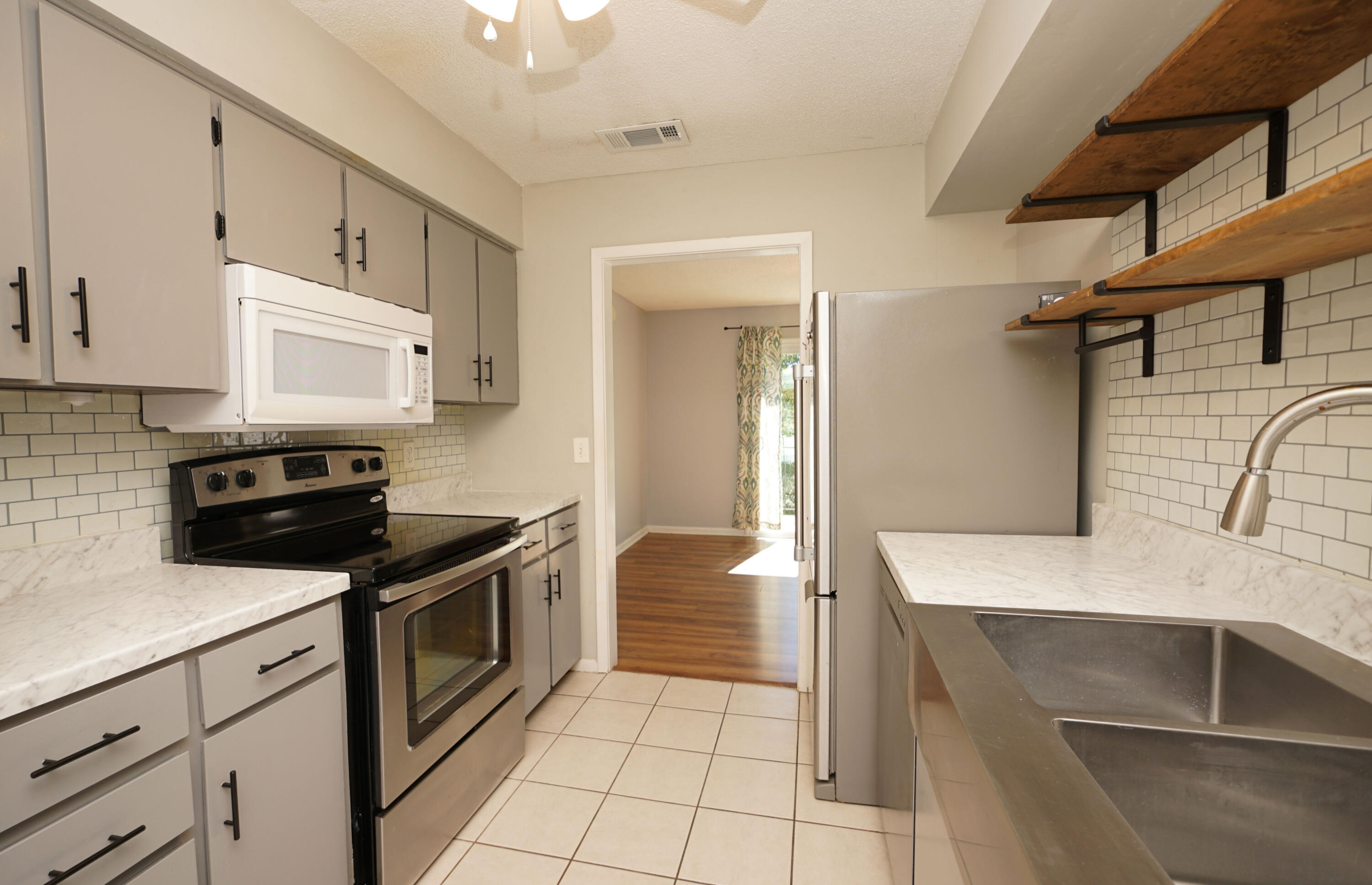 Country Club Condos - Residential Lease