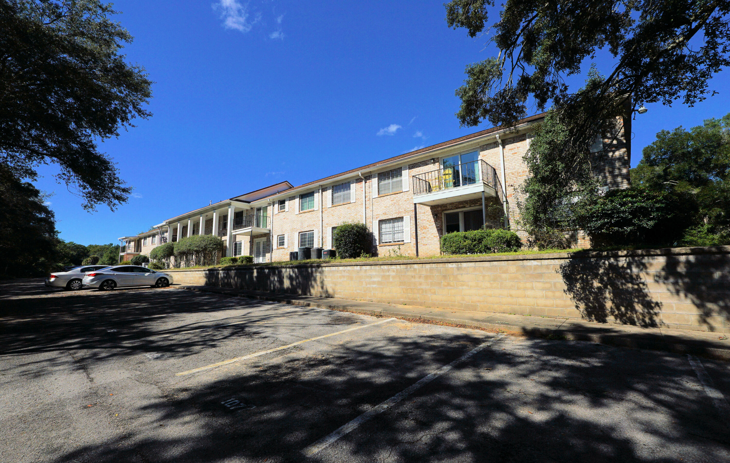 Country Club Condos - Residential Lease