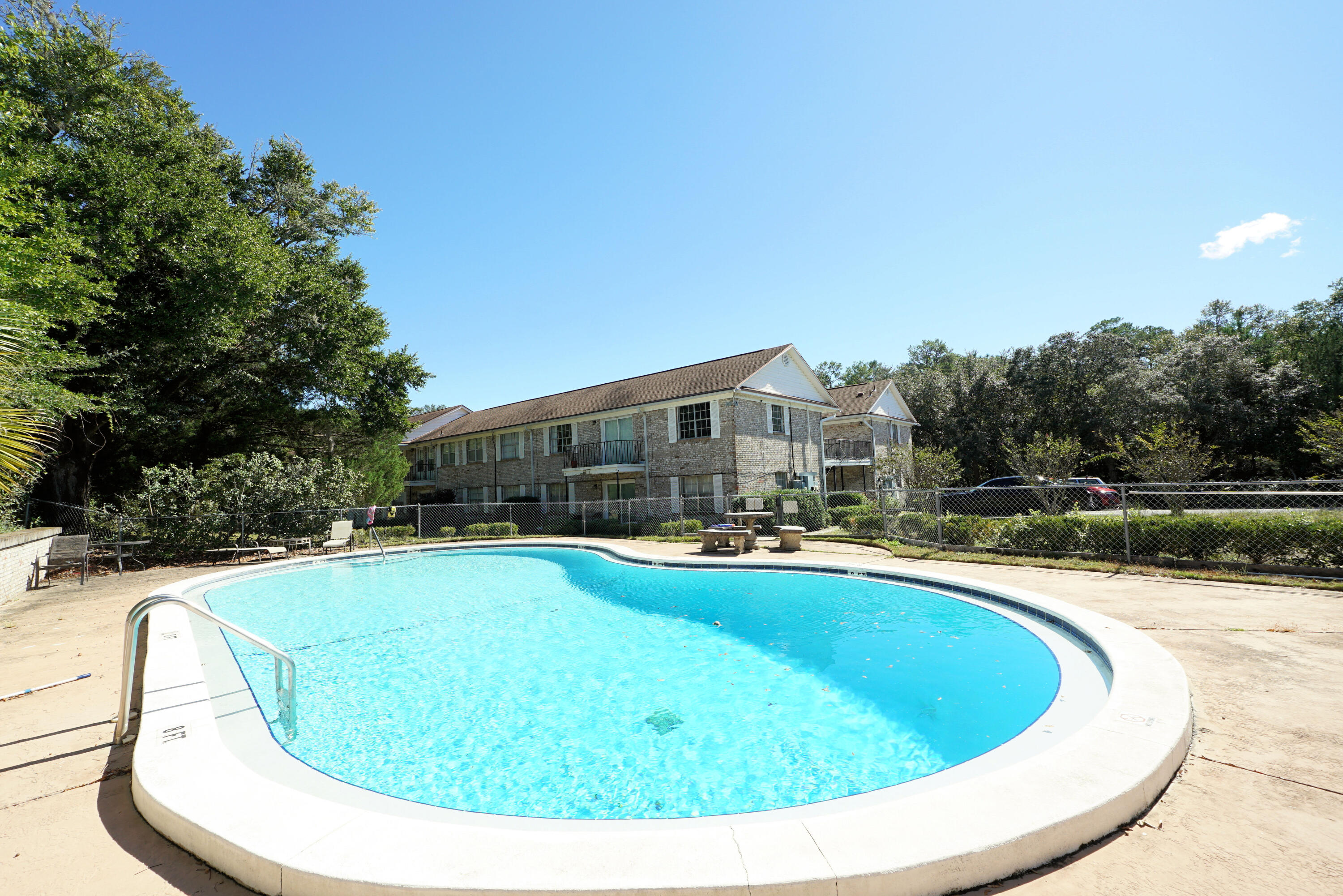 Country Club Condos - Residential Lease