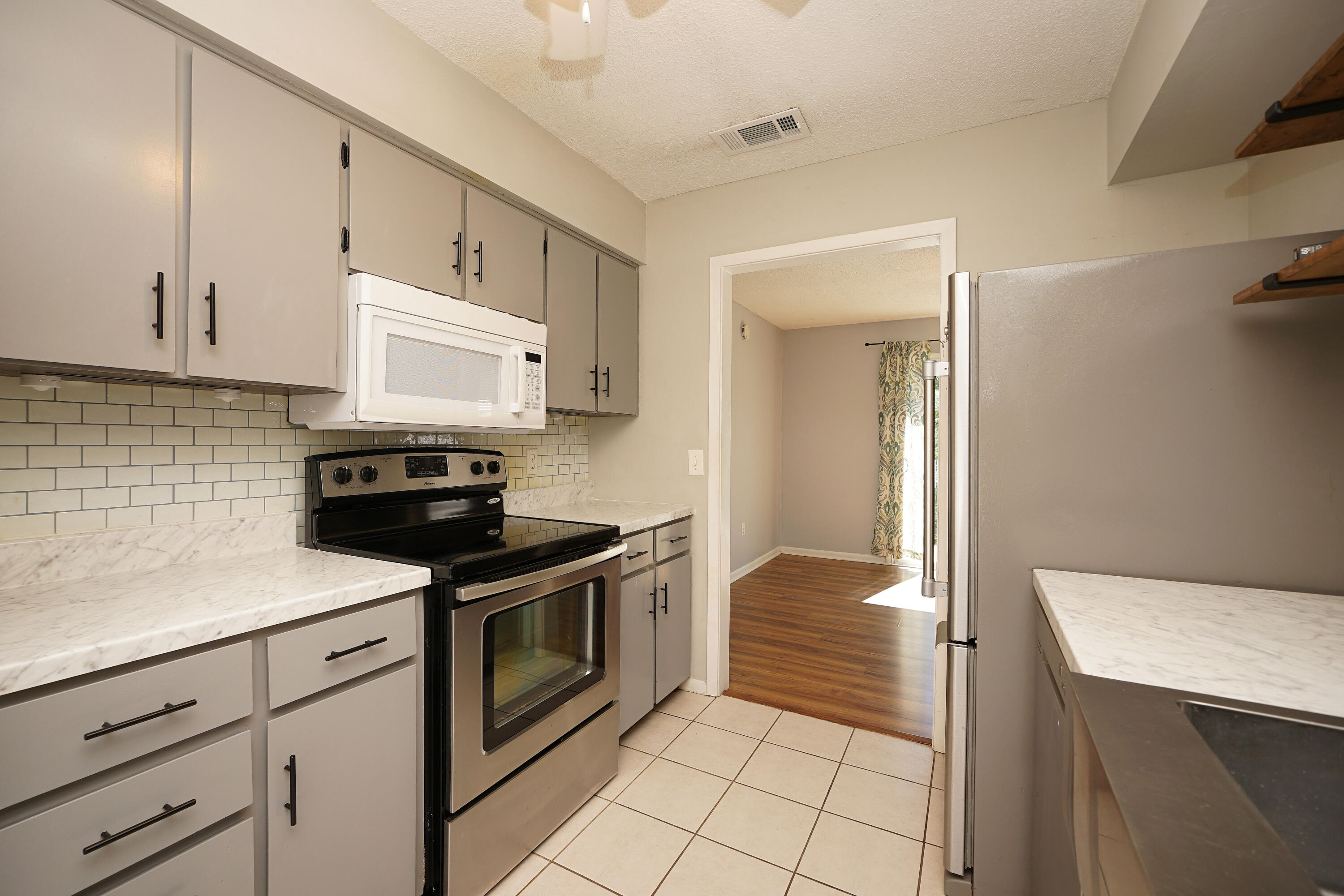 Country Club Condos - Residential Lease