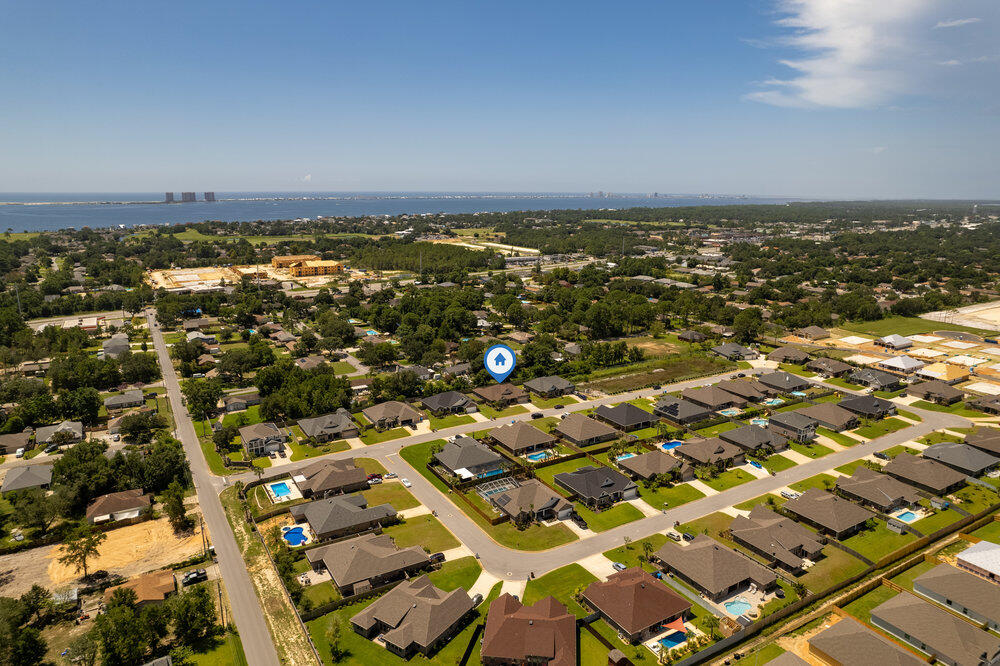 PELICAN BAY - Residential