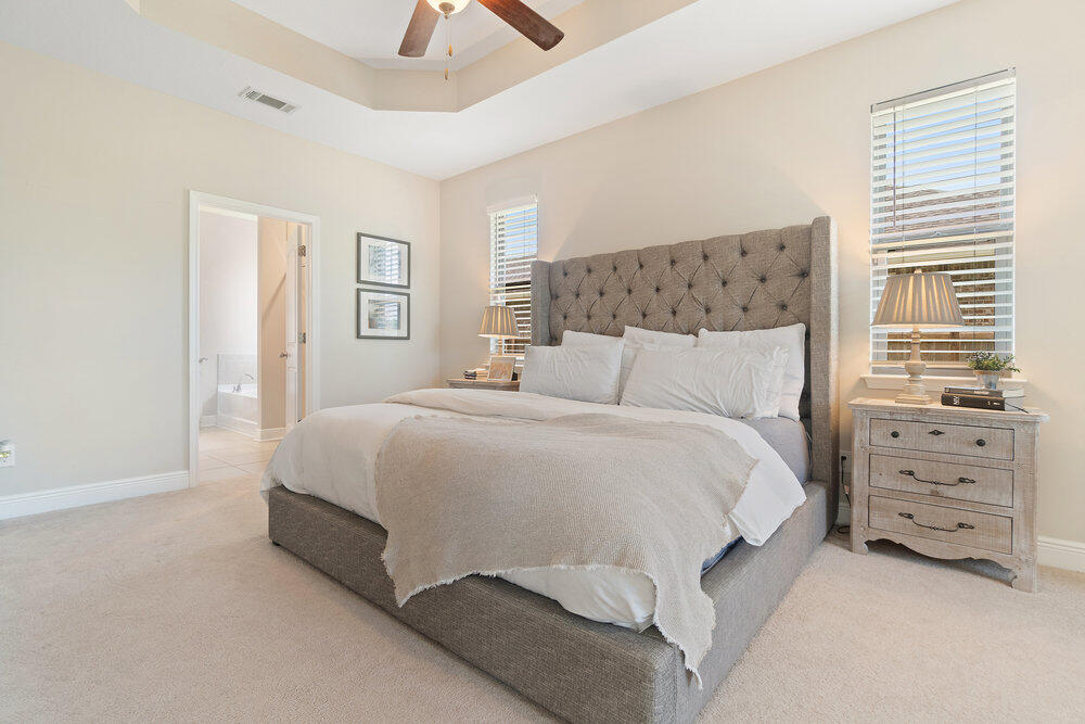 PELICAN BAY - Residential