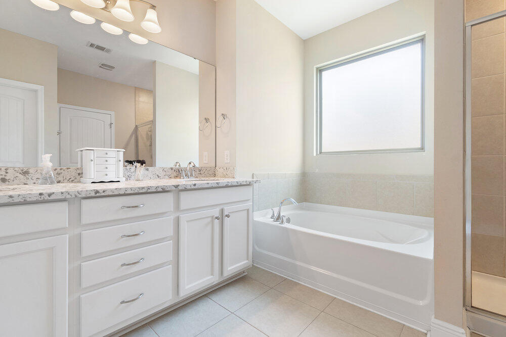 PELICAN BAY - Residential