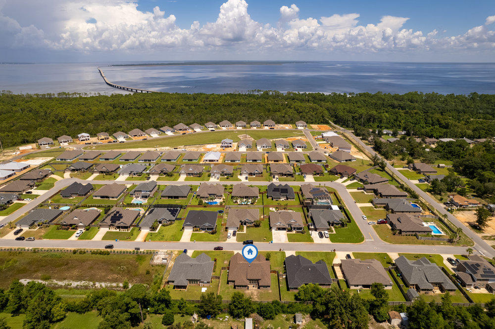 PELICAN BAY - Residential