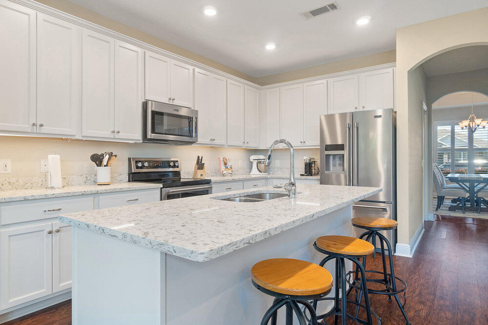 PELICAN BAY - Residential