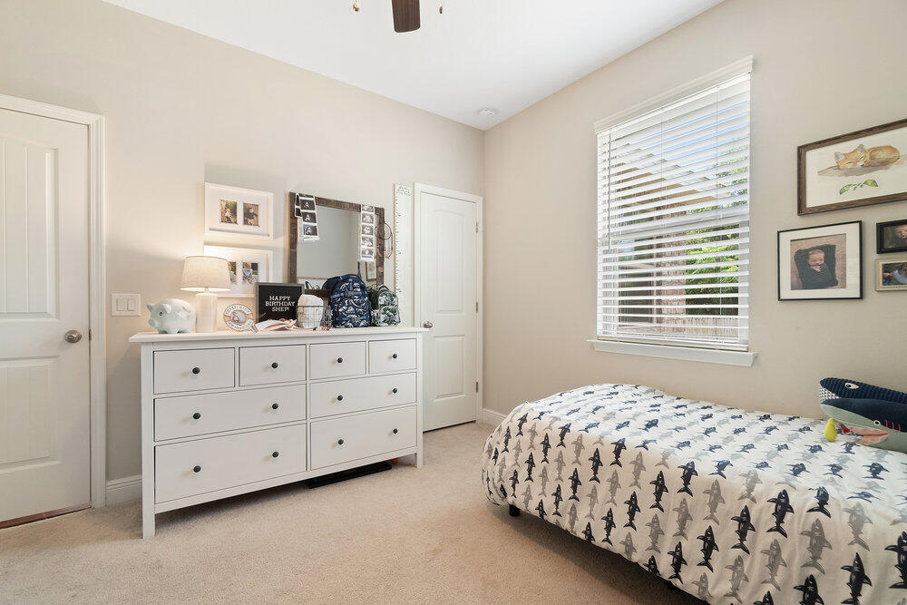 PELICAN BAY - Residential