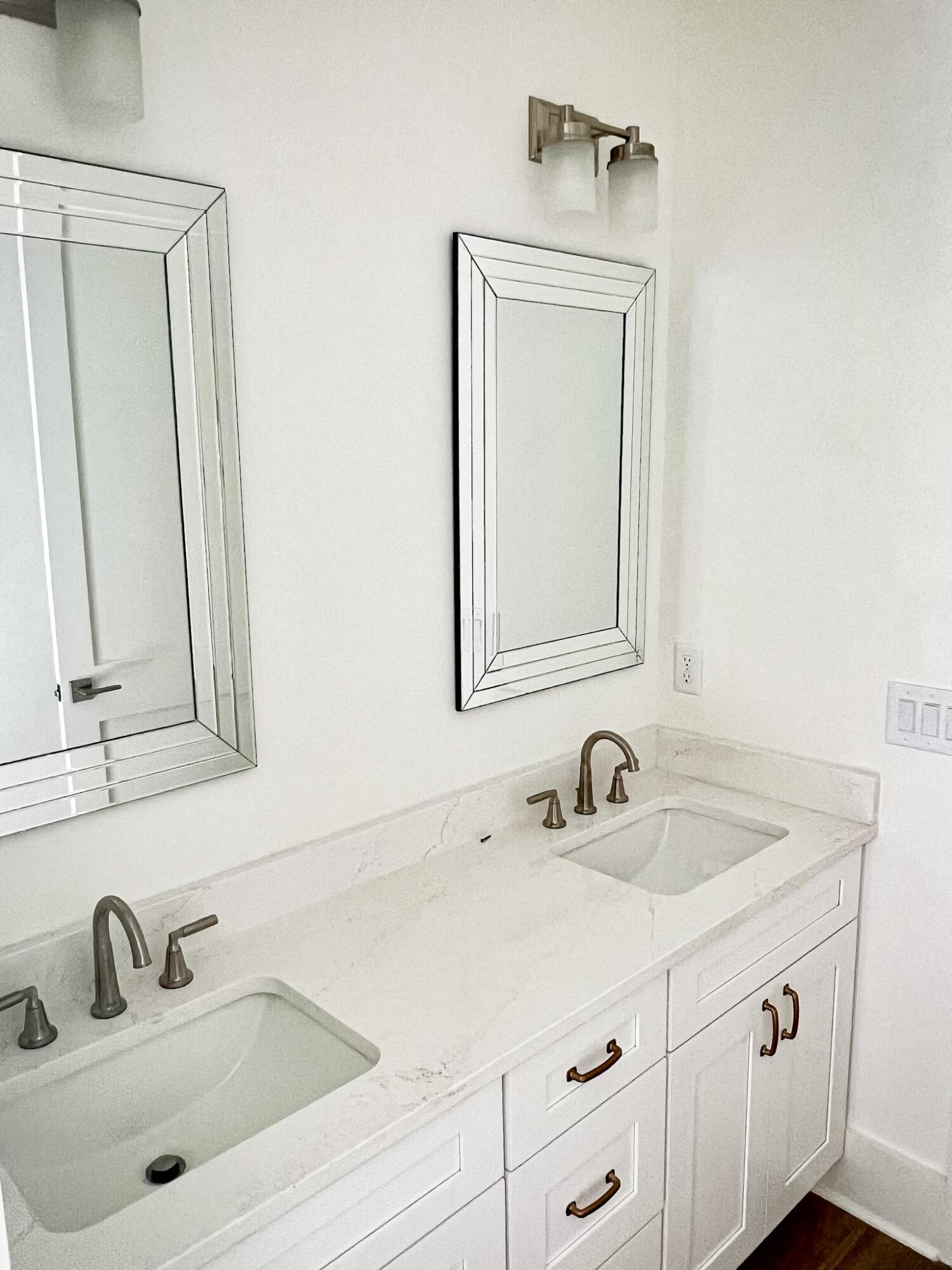 MAGNOLIA BEACH - Residential