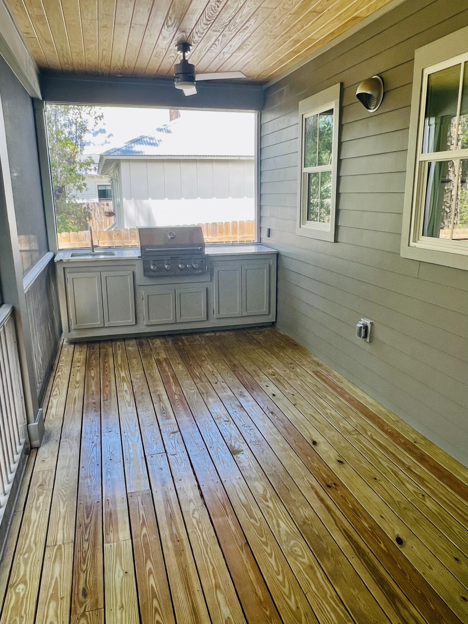 MAGNOLIA BEACH - Residential