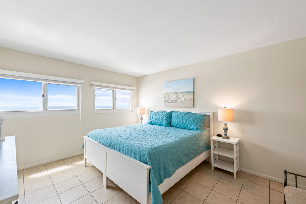 BEACH HOUSE CONDO PH 1 - Residential