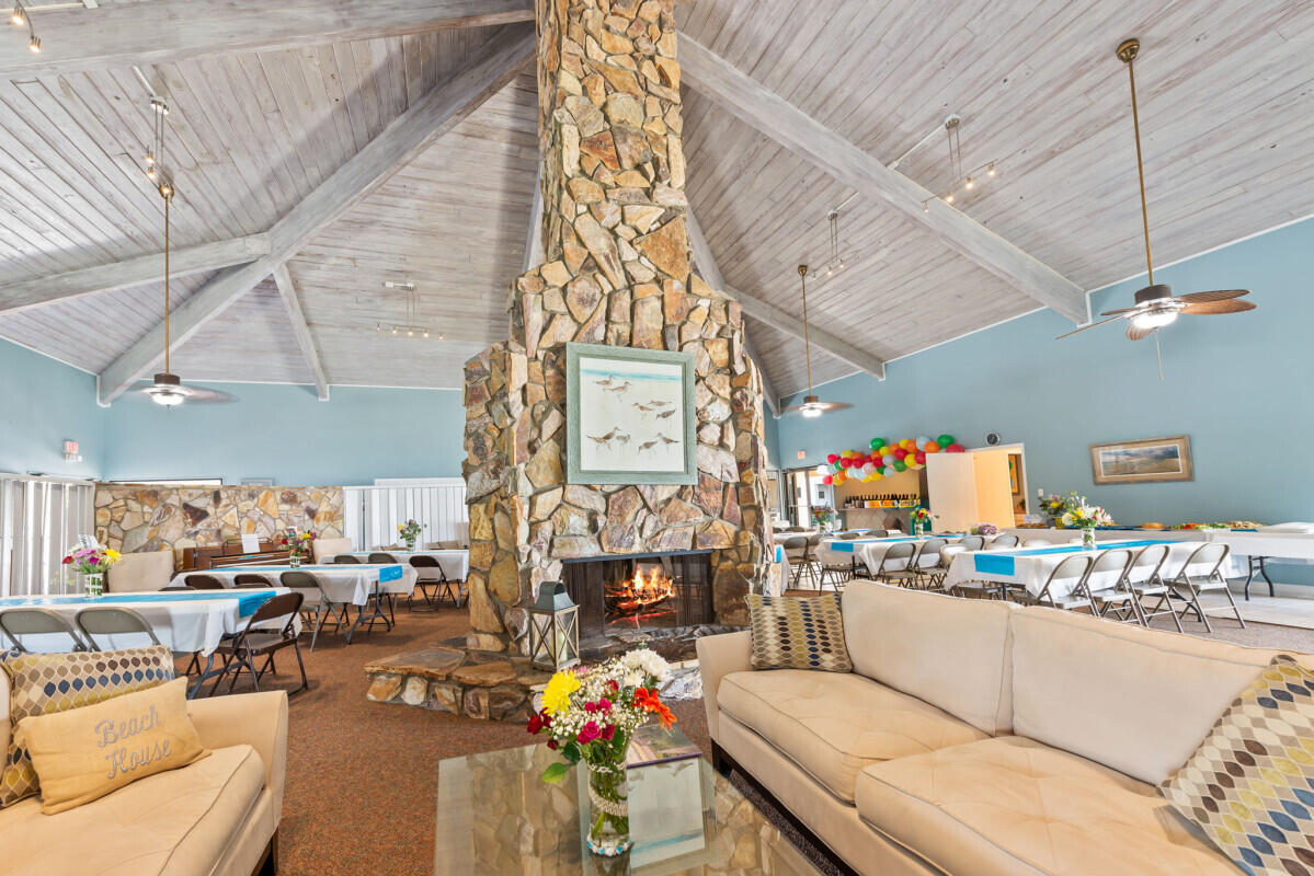 BEACH HOUSE CONDO PH 1 - Residential