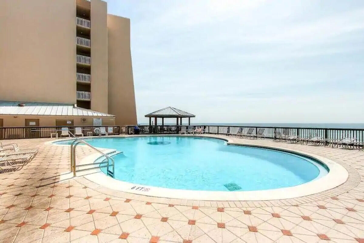 BEACH HOUSE CONDO PH 1 - Residential
