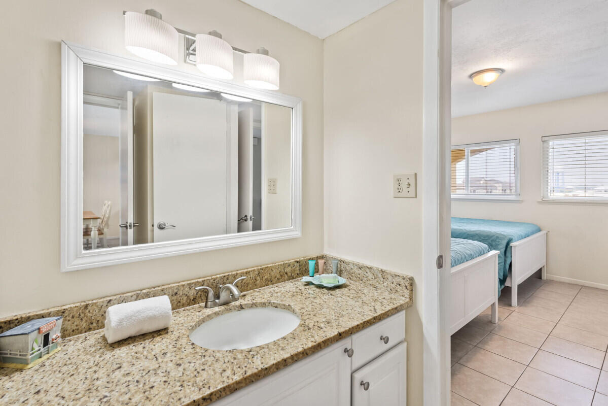 BEACH HOUSE CONDO PH 1 - Residential