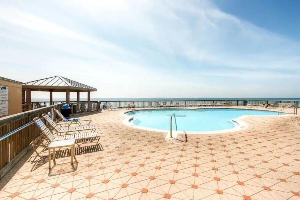 BEACH HOUSE CONDO PH 1 - Residential