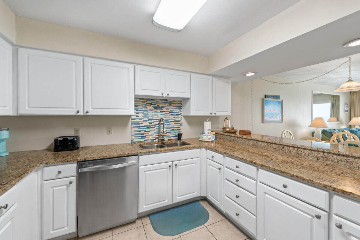 BEACH HOUSE CONDO PH 1 - Residential