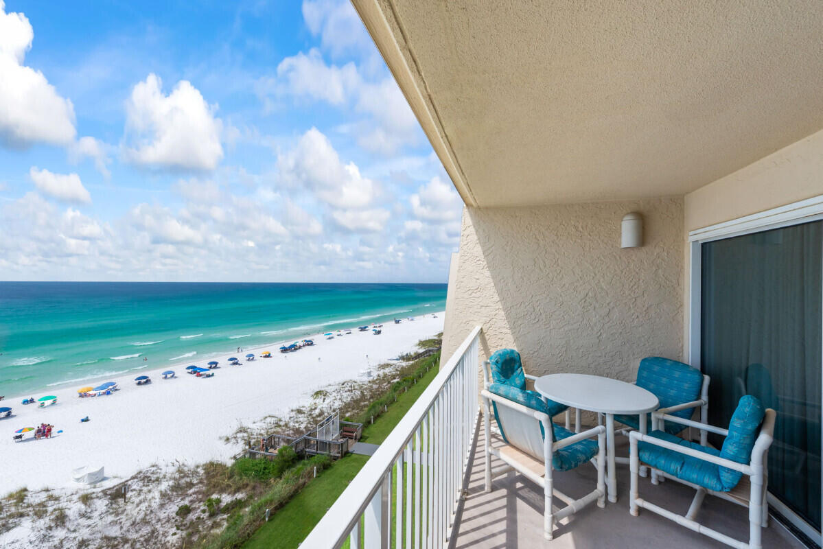 BEACH HOUSE CONDO PH 1 - Residential