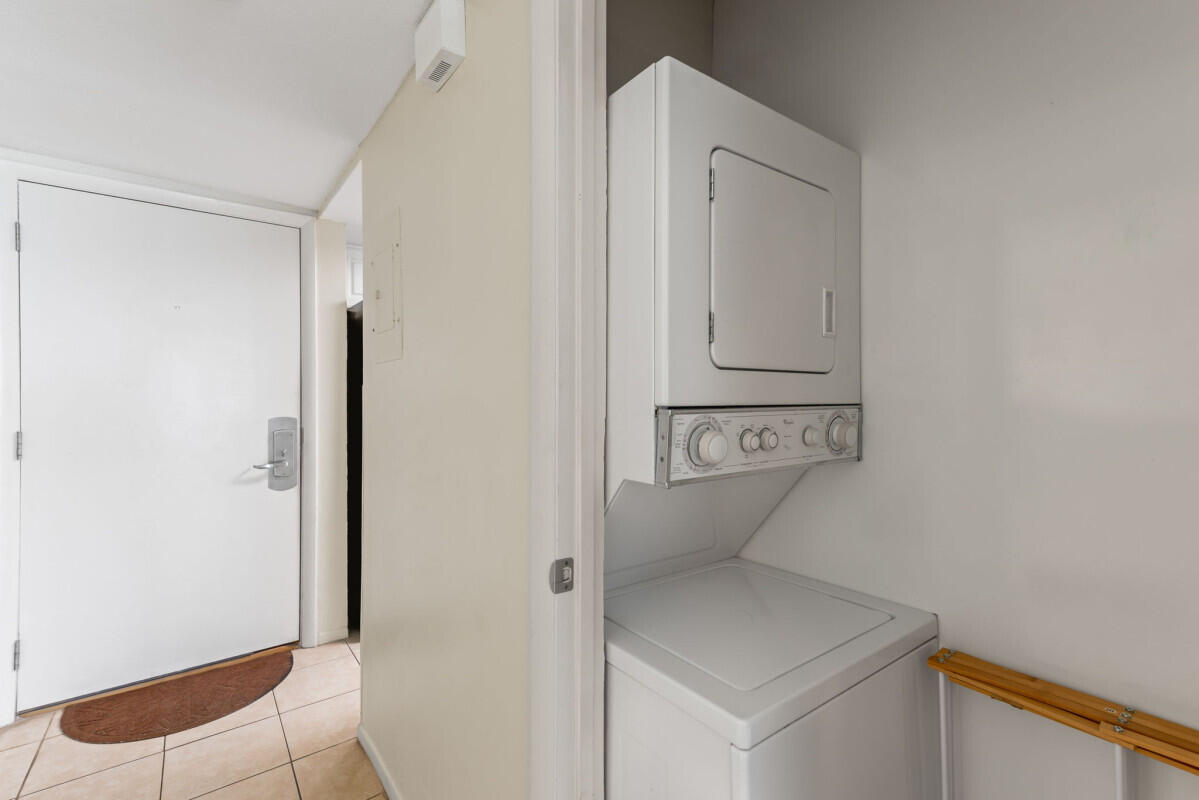 BEACH HOUSE CONDO PH 1 - Residential