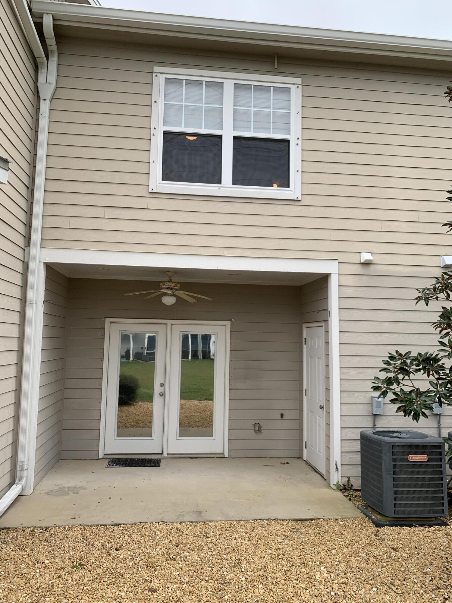 VERANDAS OF FREEPORT, THE - Residential Lease
