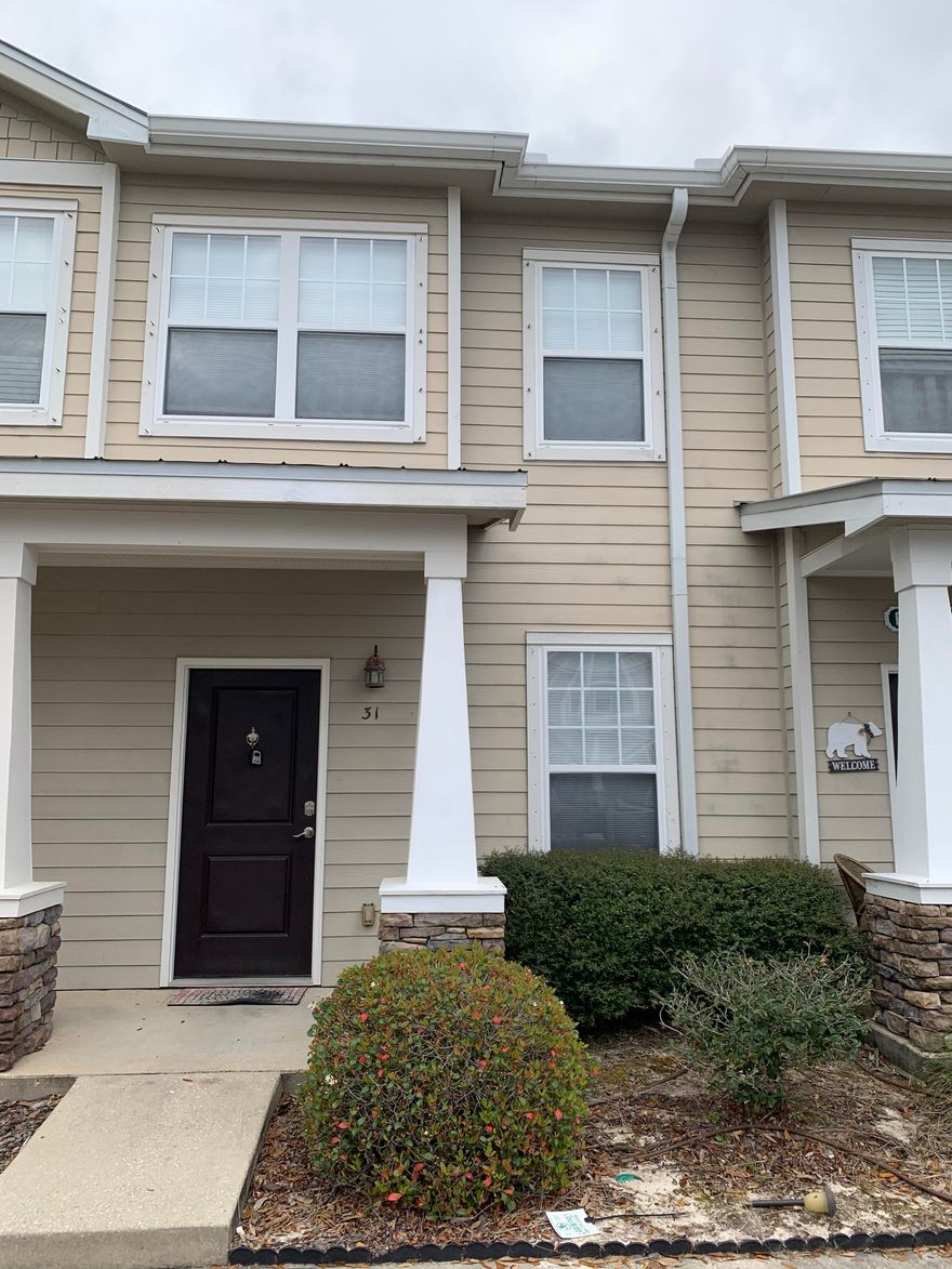 Great 2 bedroom/2 1/2 bath townhome in the Verandas of Freeport!  This spacious floor plan offers open living, dining and kitchen area. It also features granite countertops, breakfast bar, covered back porch.