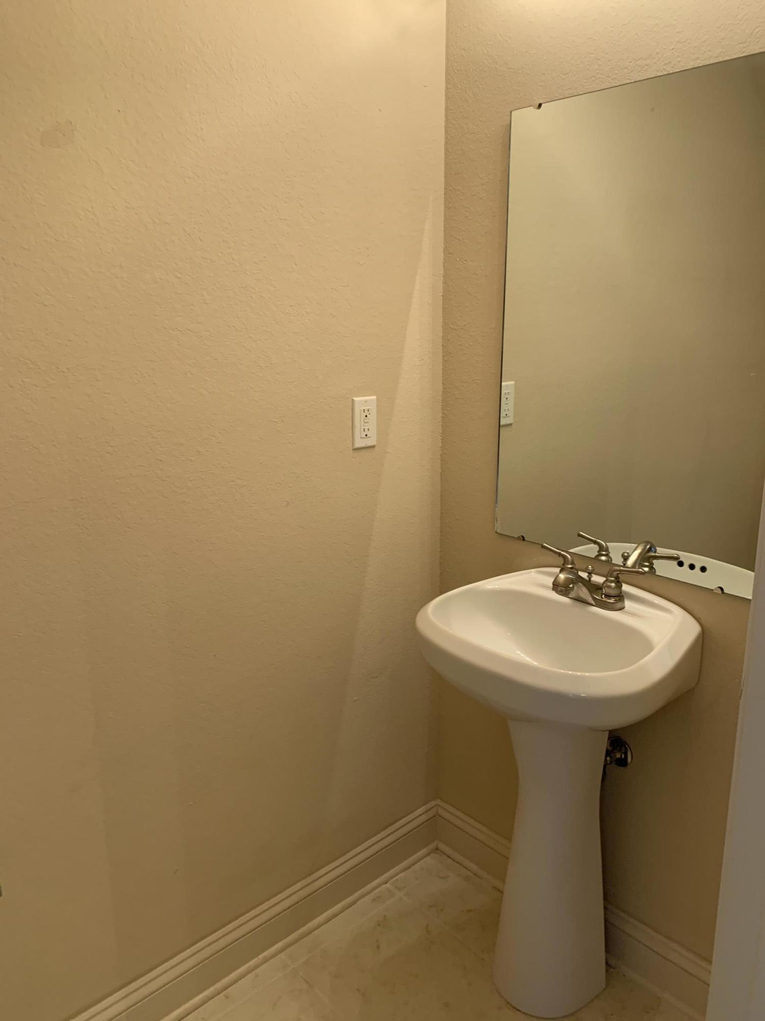 VERANDAS OF FREEPORT, THE - Residential Lease
