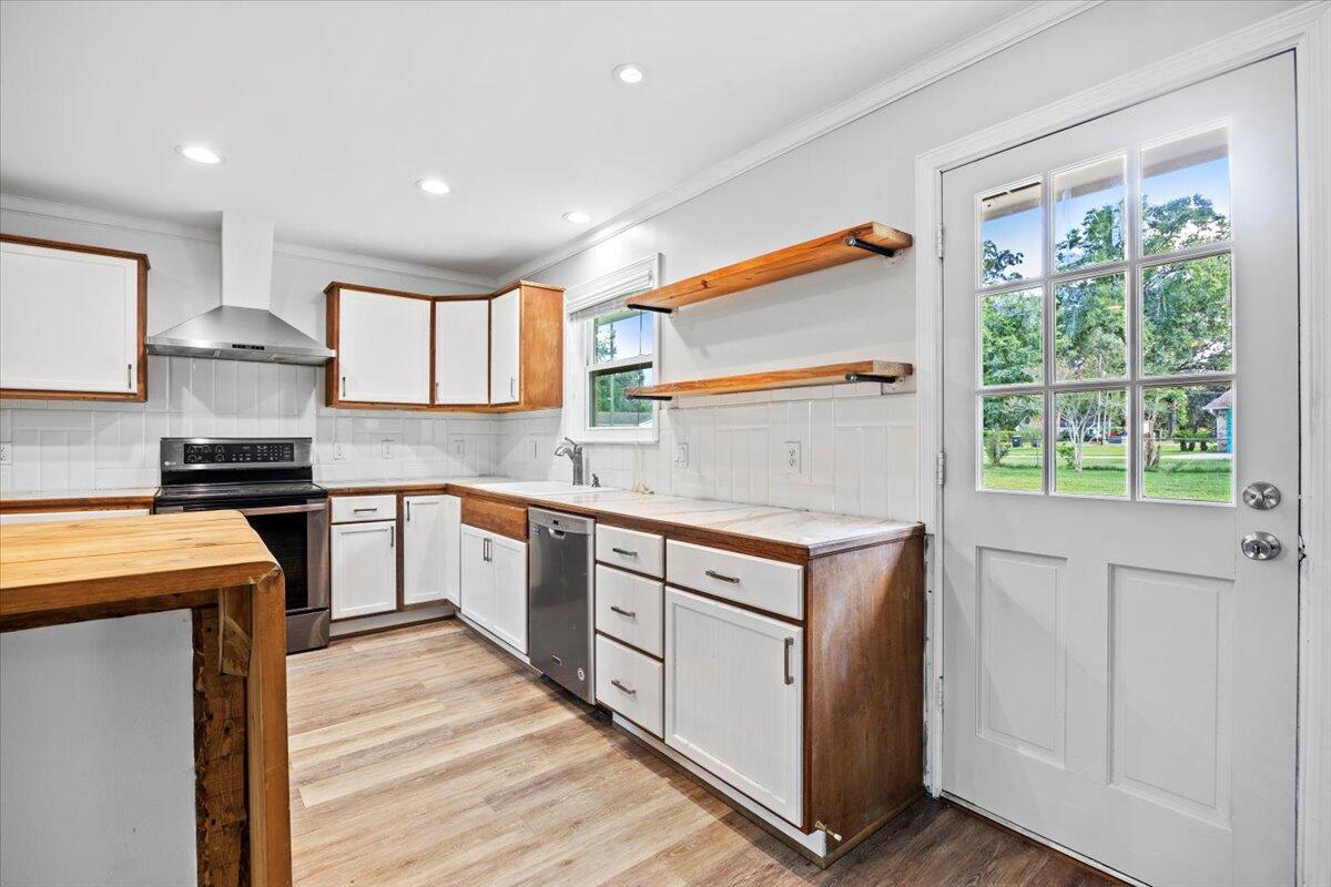 LAKE FRANCIS HOMES - Residential