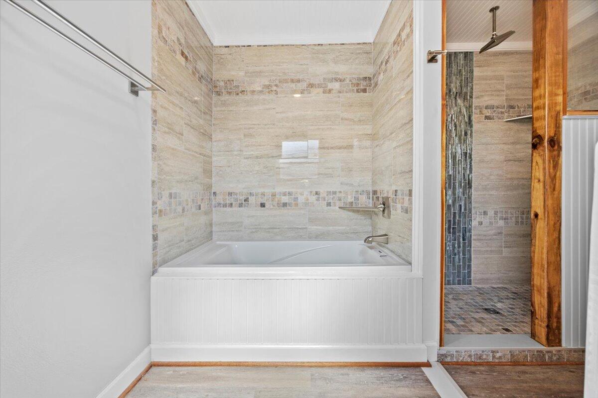 LAKE FRANCIS HOMES - Residential