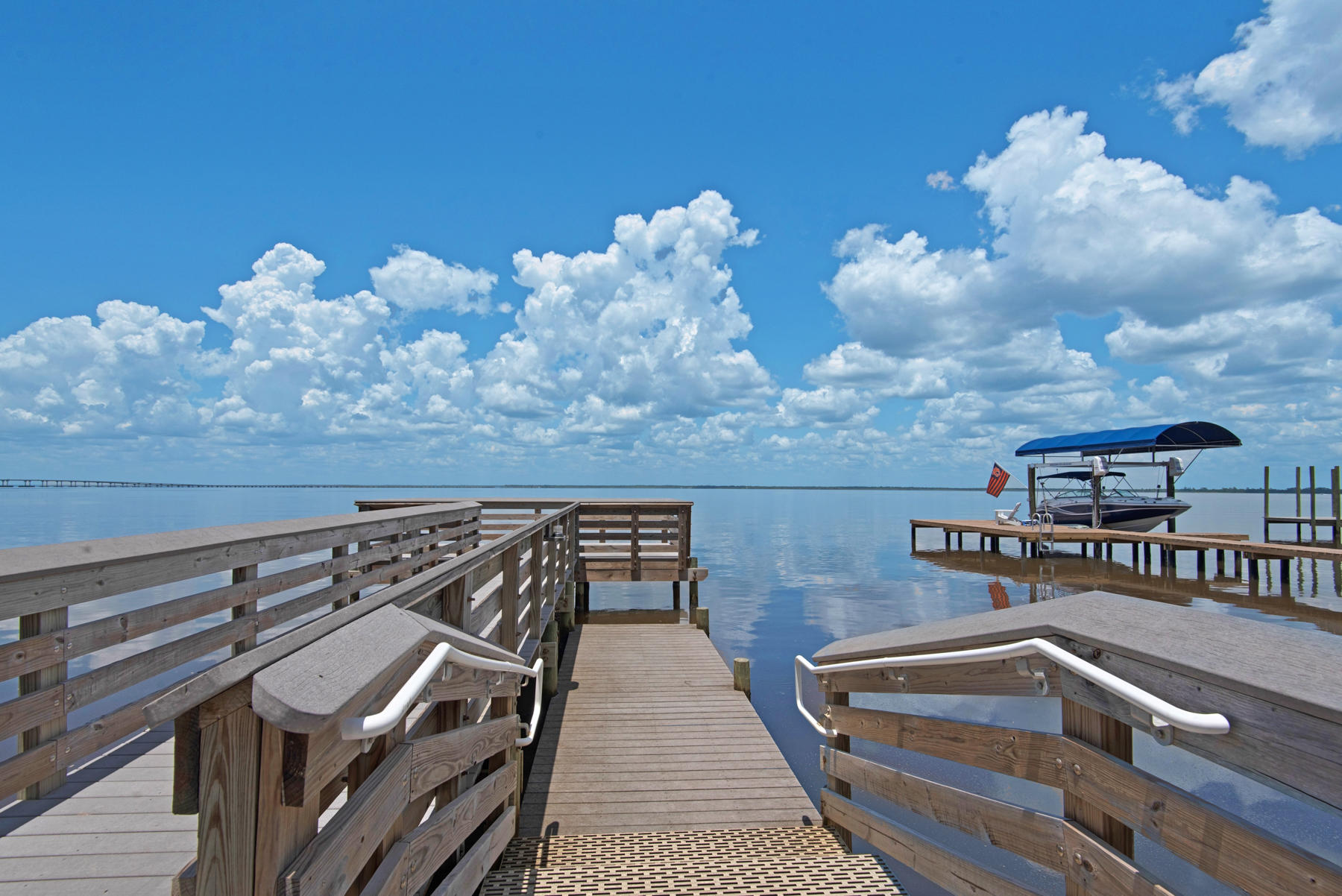 GRAYTON BAYOU - Residential