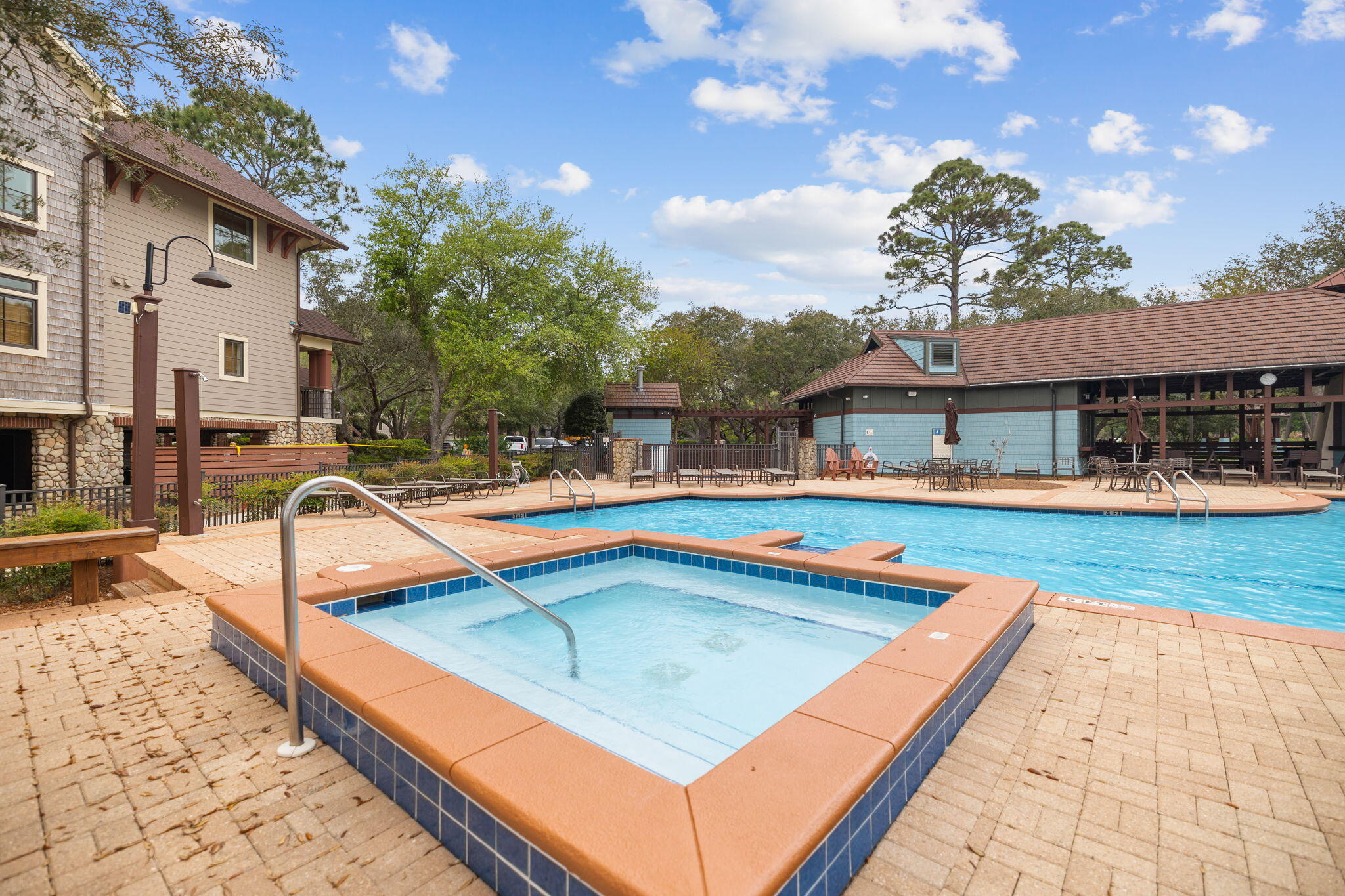 WILD HERON - Residential