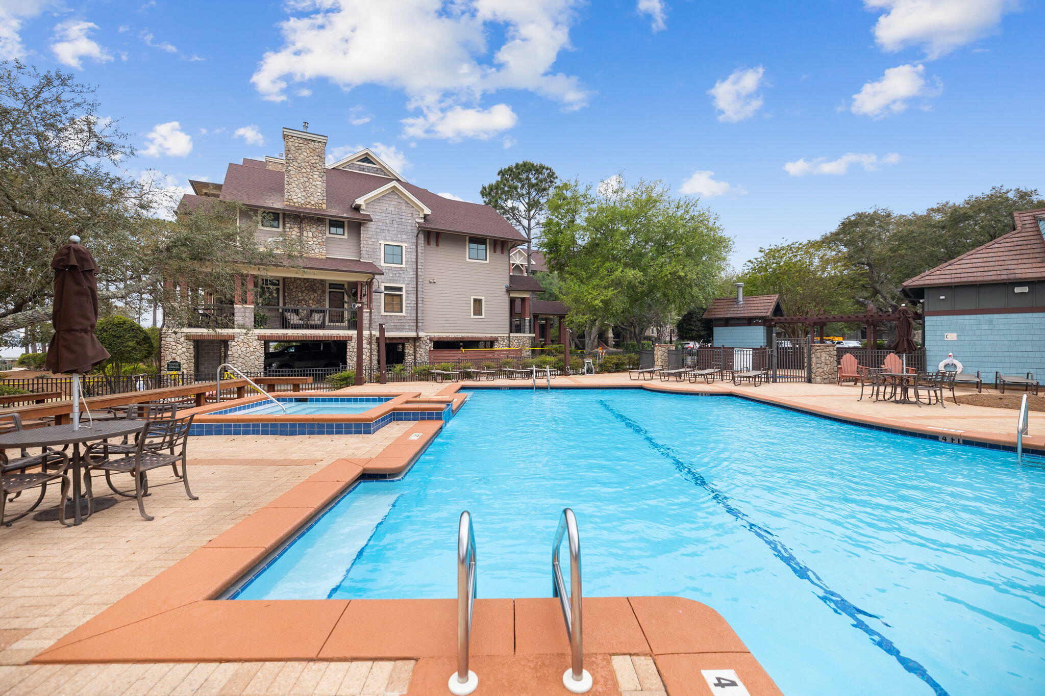 WILD HERON - Residential