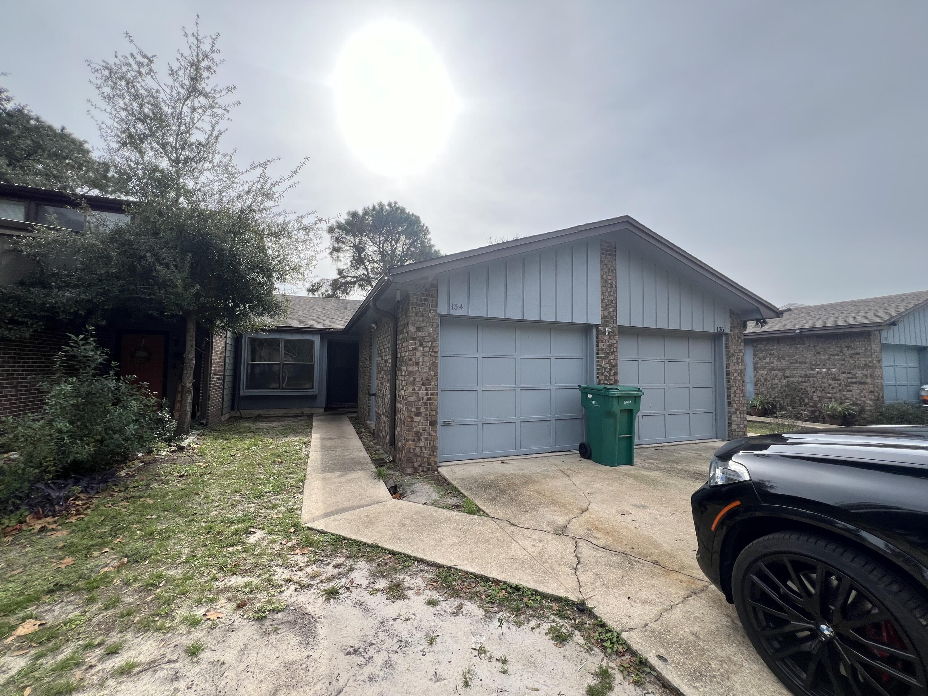 This centrally loated townhome has 2 bedrooms and 2 full bathrooms. Vaulted ceilings in the living room invite you into this light and bright space. The separate dining space has a window seat. Entertaining is easy in the fenced backyard. Buyer to verify all pertinent information. Roof 2018.