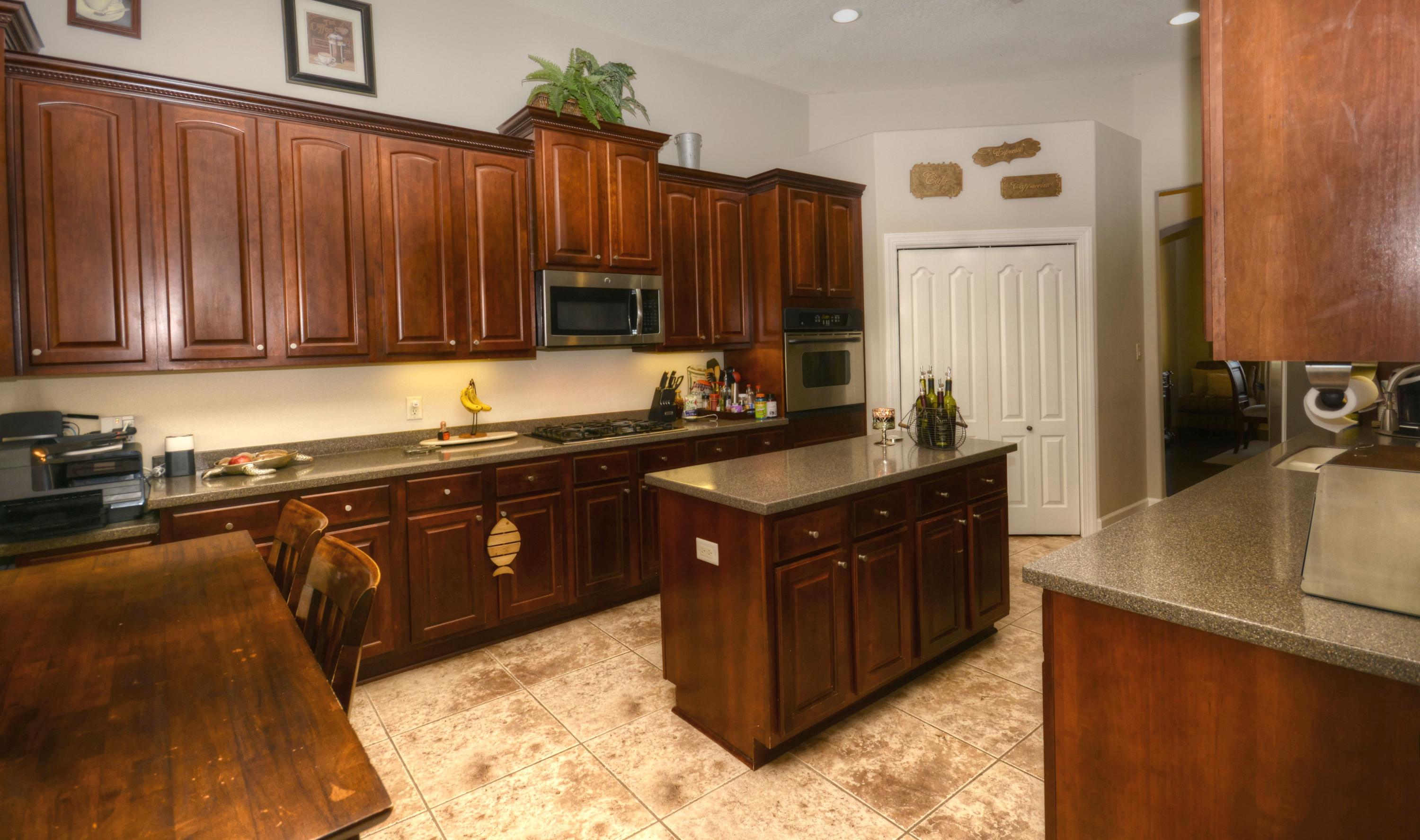 CHARDONNAY ESTATES - Residential