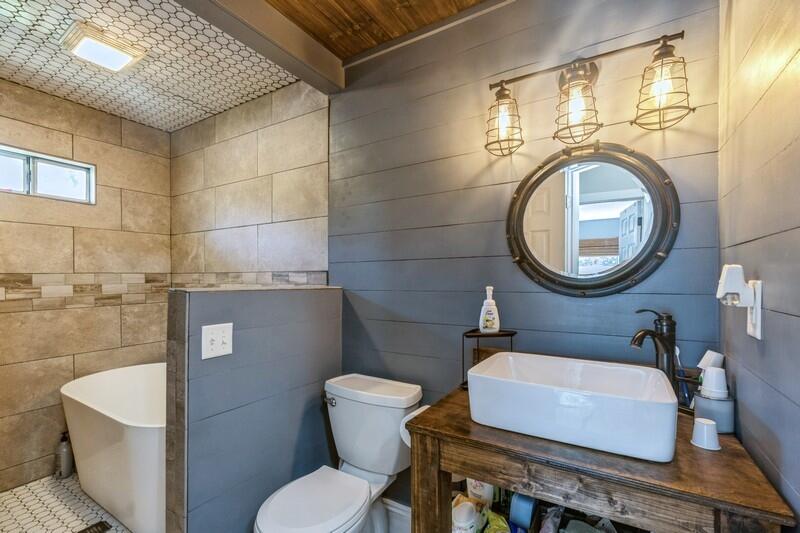 LAKESIDE EAST - Residential