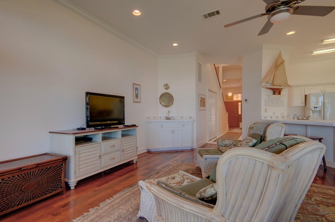 VANTAGE POINTE - Residential