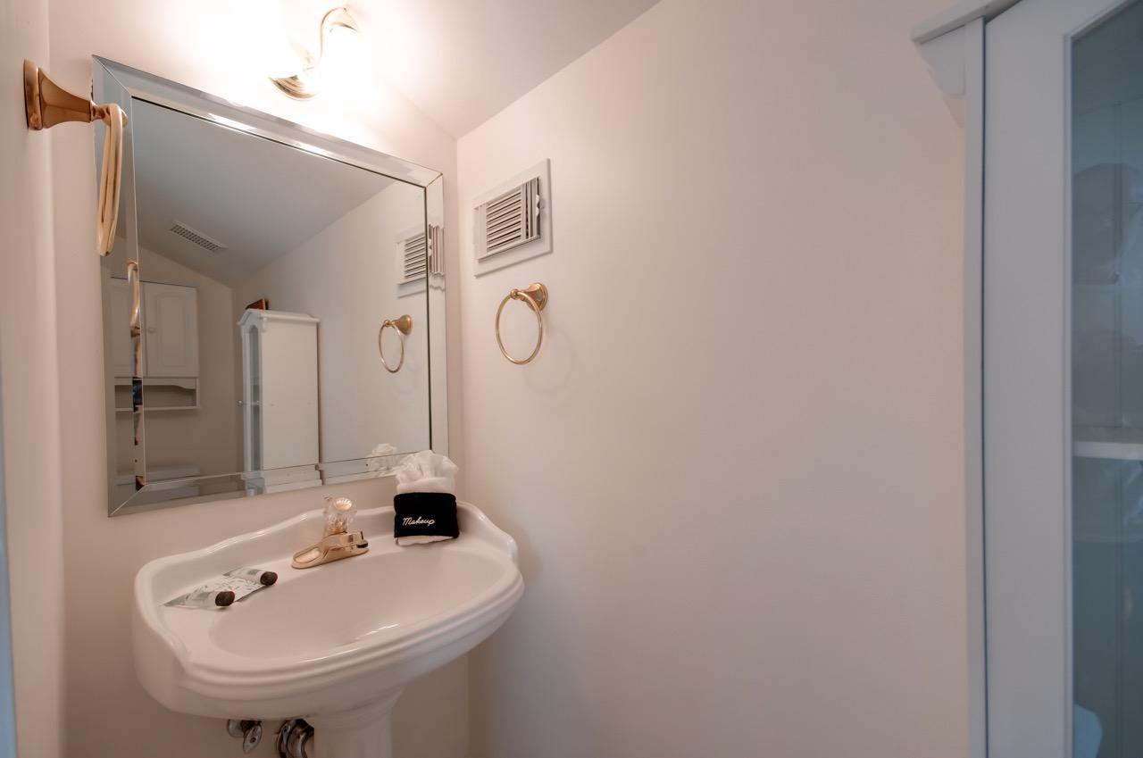 VANTAGE POINTE - Residential