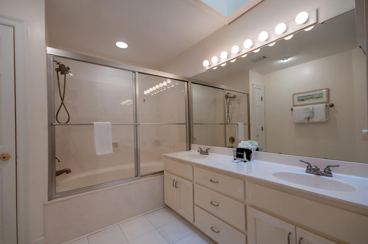 VANTAGE POINTE - Residential