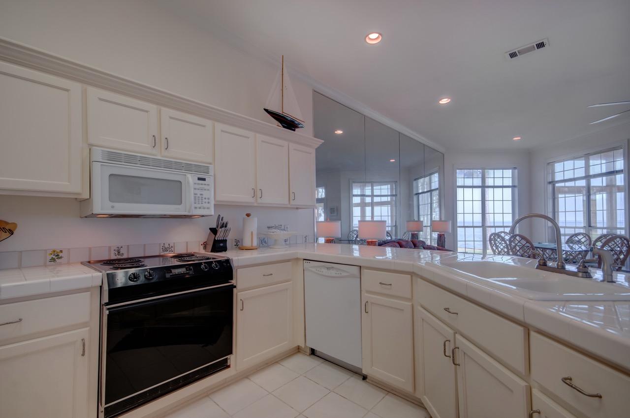 VANTAGE POINTE - Residential