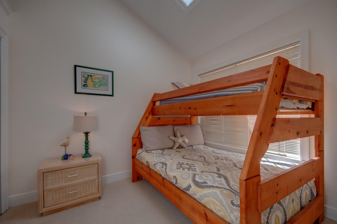 VANTAGE POINTE - Residential