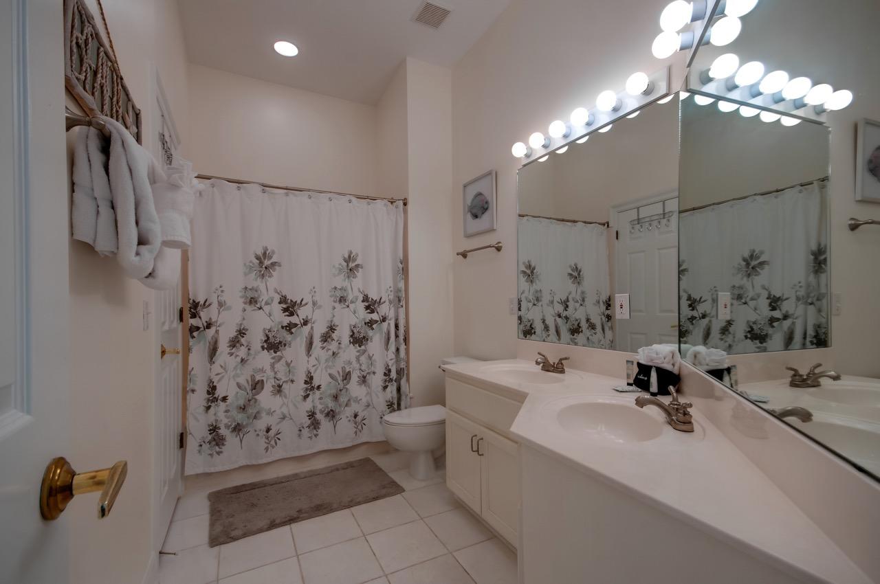 VANTAGE POINTE - Residential