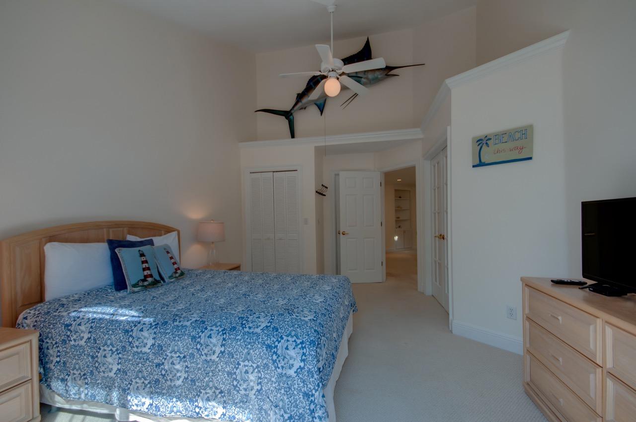 VANTAGE POINTE - Residential