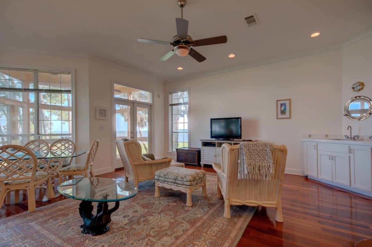 VANTAGE POINTE - Residential