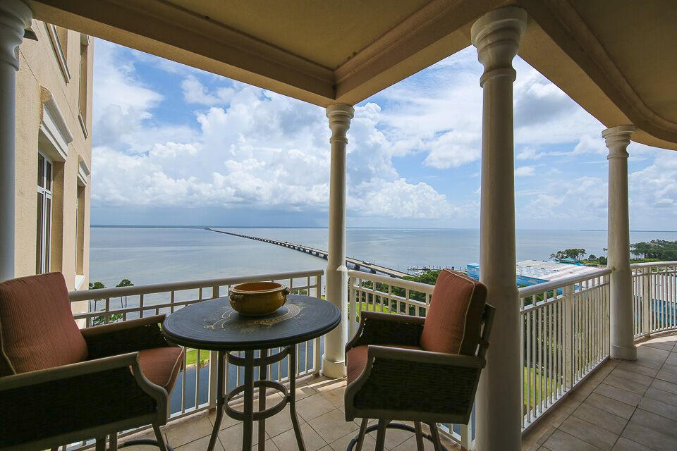 ONE WATER PLACE AT KELLY PLANTATION - Residential