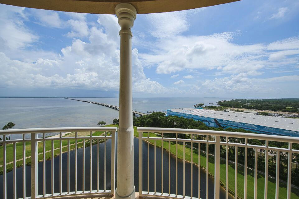 ONE WATER PLACE AT KELLY PLANTATION - Residential