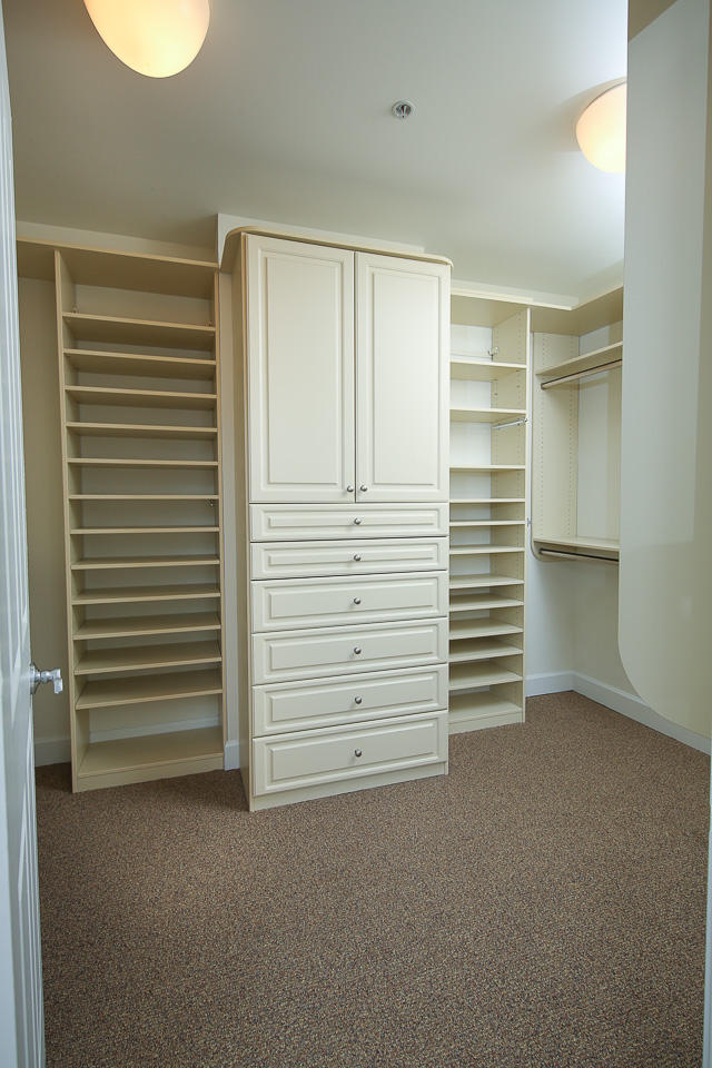 ONE WATER PLACE AT KELLY PLANTATION - Residential