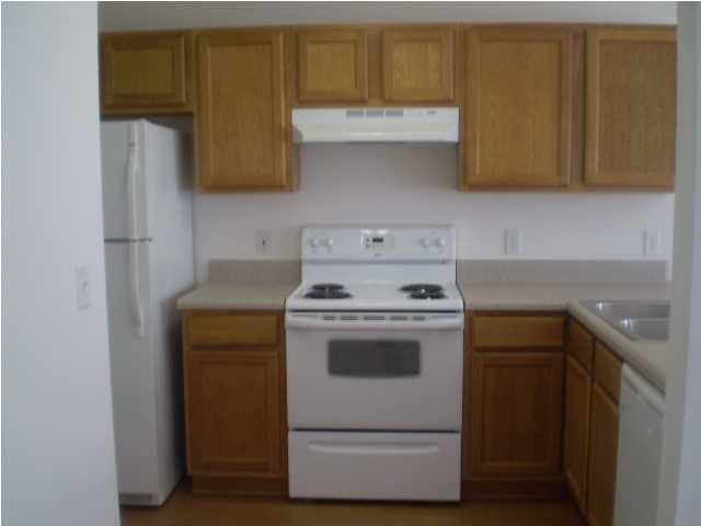 BAYWOOD T/H - Residential Lease