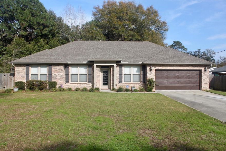 Conveniently located in Shalimar short drive to Eglin or Hurlburt. This home is practically brand new and has been impeccably maintained. Open living, kitchen, and dining area. 3 bedrooms and 2 full baths. Beautiful kitchen with granite countertops. Carpet and tile throughout, spacious master and master bath with dual vanities, separate shower and tub, walk in closet, and lots of room for storage. This home is also right near the Shalimar baseball fields. Schedule your showing today.