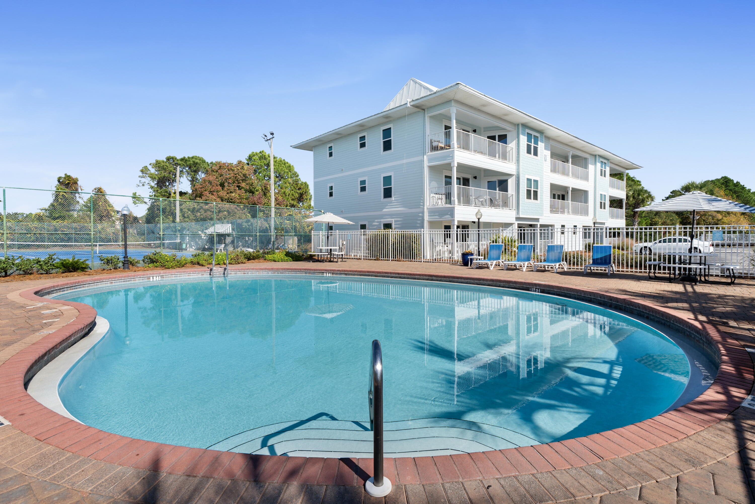 BEACHSIDE VILLAS CONDO - Residential