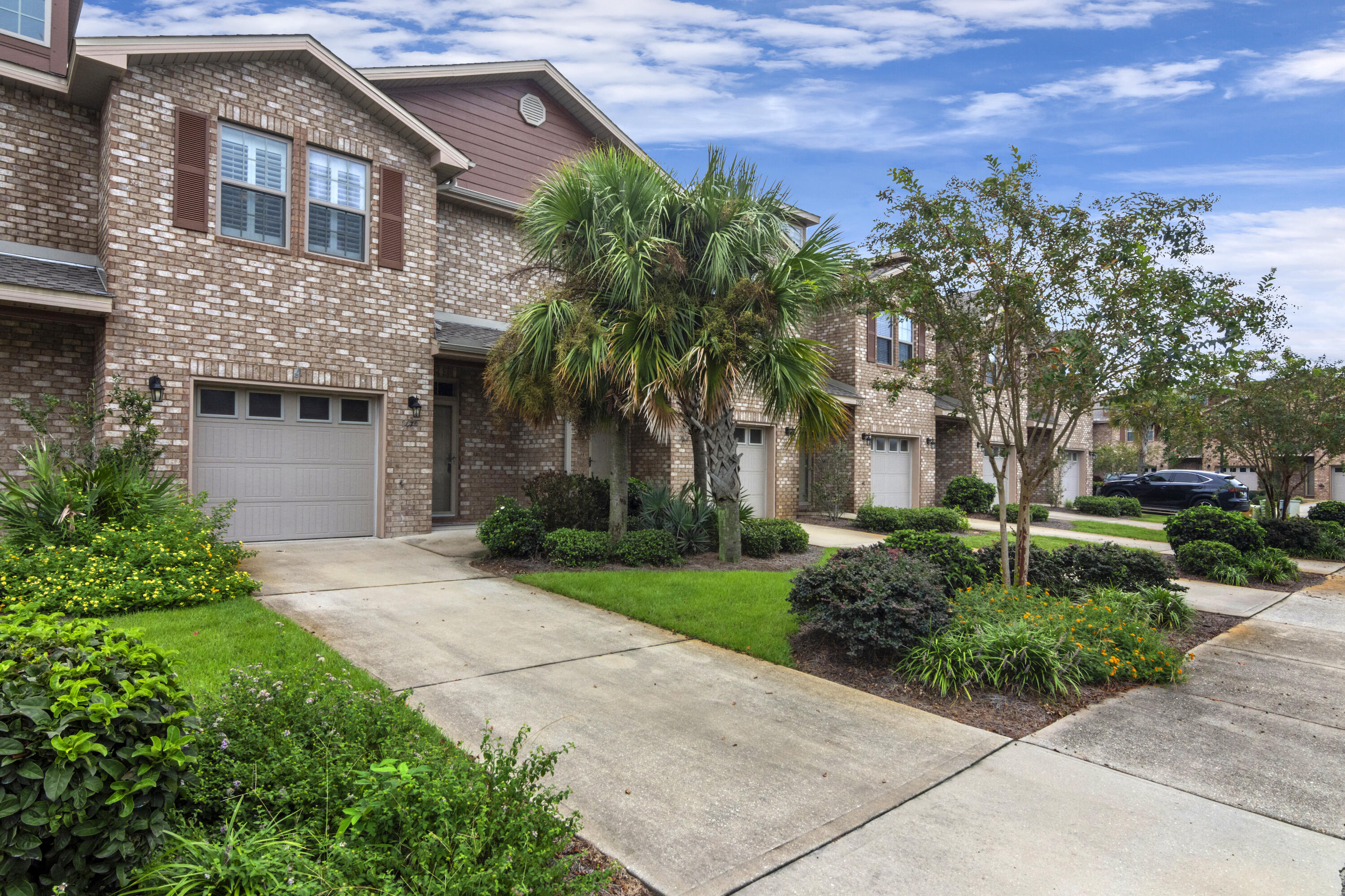 RESERVE POINTE - Residential