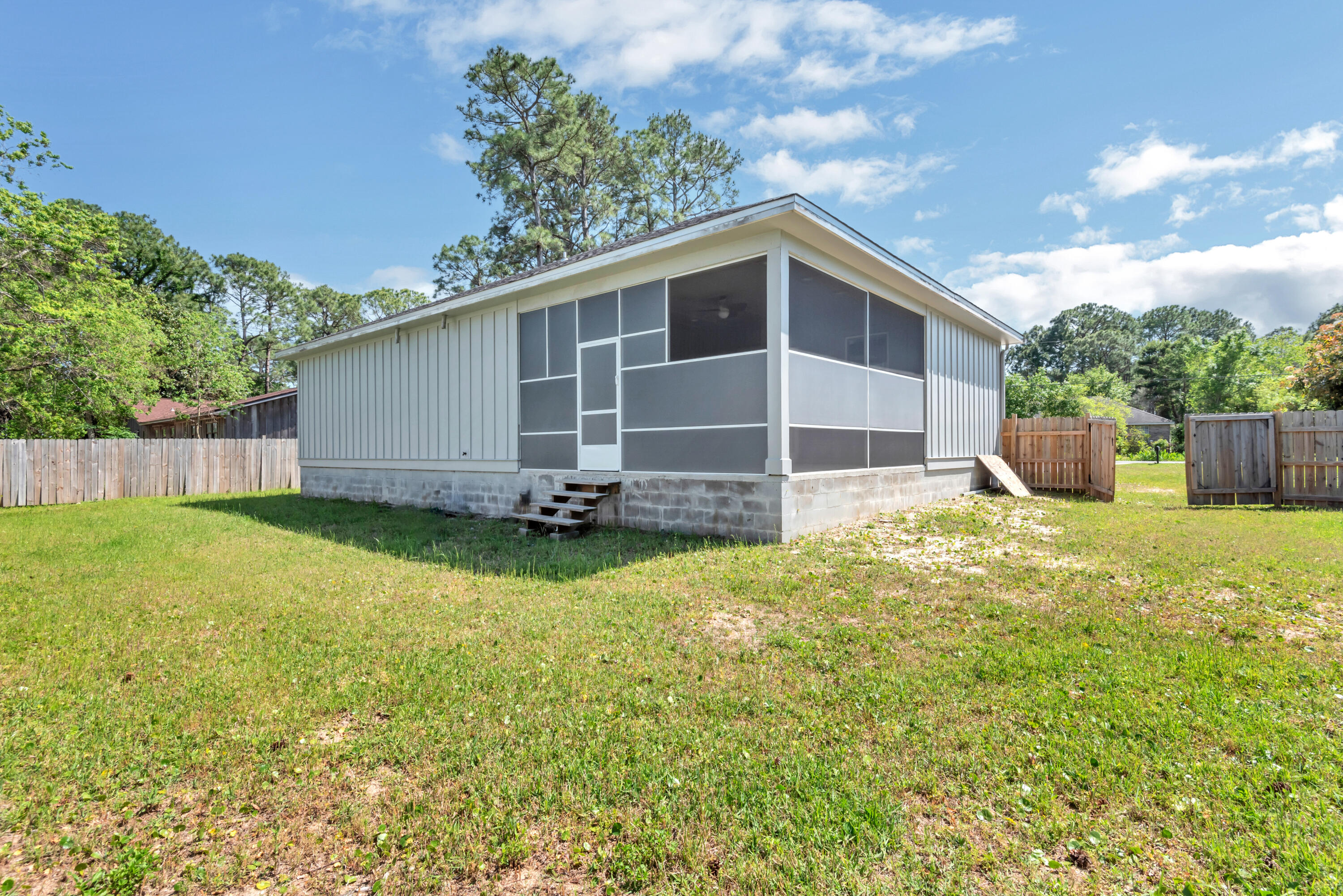 HOLIDAY SHORES EST 4TH ADDN - Residential