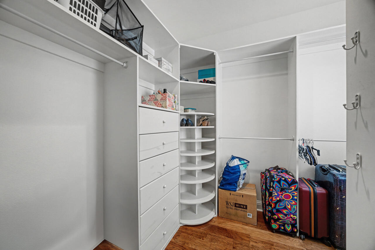 HAWK'S LANDING - Residential