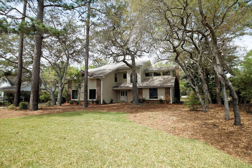 ****BUYER NOT ABLE TO OBTAIN FINANCING BACK ON THE MARKET****Great Opportunity to own this wonderful well maintained Beautiful Bluewater Bay home.Bluewater Bay has everything you need from Full service Marina,hi-dry storage-boat ramp,restaurants,36 hole golf course,tennis center,parks,4 pools,shopping center.This 4 bedroom 3 full bath home offers plenty of room for the growing family. large living room,florida room ,breakfast nook,loft study, bonus screened in screened porch.Kitchen is large with plenty of counter/cabinet space.Take notice how clean and maintained this home actually is.laudry room includes electric and gas hook ups.oversized garage.No Hoa Dues.Take a look you will glad you did!!!